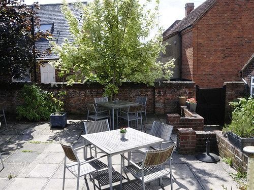 The Partridge Inn Wine Bar & Restaurant Уолингфорд Екстериор снимка